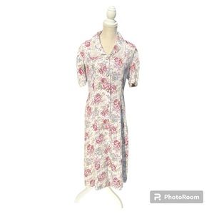 Vintage Floral Print Maxi Dress with Gold Buttons and Lace Details on Collar